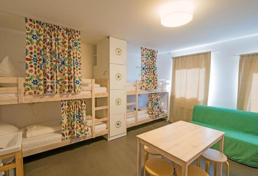 تختخواب در اتاق مشترک, Hostel Zahrada Mikulov