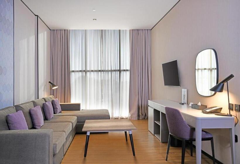 سوییت, Lemon Tree Hotel, Jumeirah Dubai