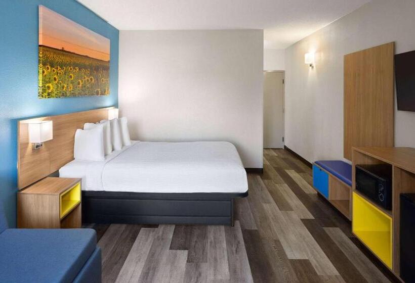 Standardzimmer (behindertengerecht), Days Inn & Suites By Wyndham Northwest Indianapolis