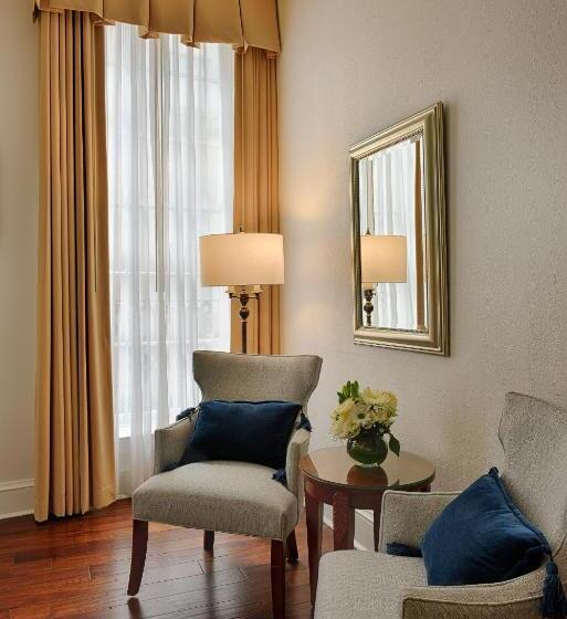 Chambre Standard Adaptée aux Personnes à Mobilité Réduite, Voco St James Hotel, An Ihg