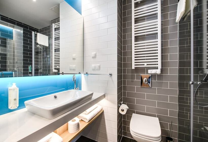 Номер Стандарт, Holiday Inn Express   Rzeszow Airport, An Ihg
