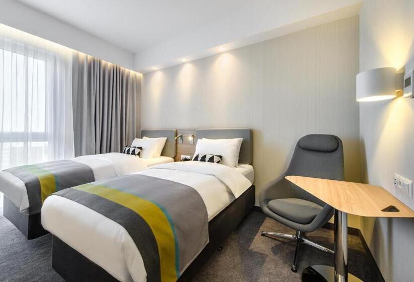 Номер Стандарт, Holiday Inn Express   Rzeszow Airport, An Ihg