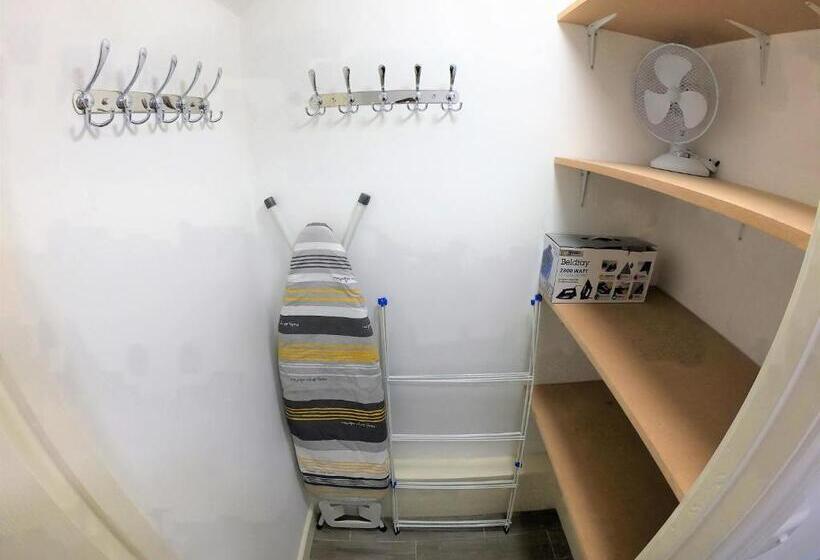 Апартаменты 2 Спальни, Ricky Road Guest House   Wizard Studio Room Available To Book Now