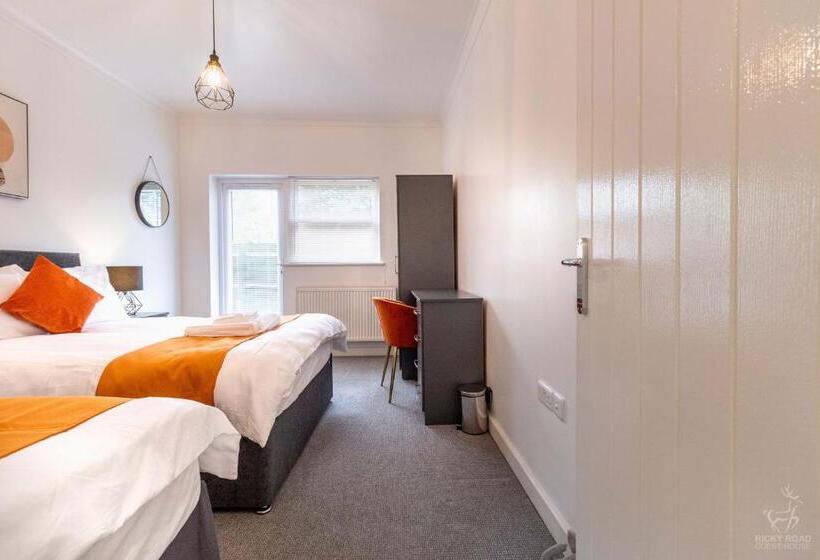 Апартаменты 2 Спальни, Ricky Road Guest House   Wizard Studio Room Available To Book Now