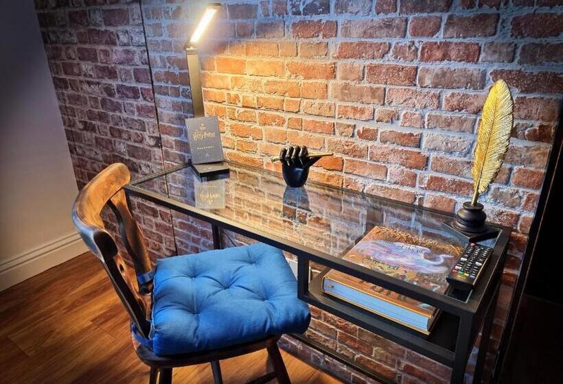 Студия Стандарт, Ricky Road Guest House   Wizard Studio Room Available To Book Now