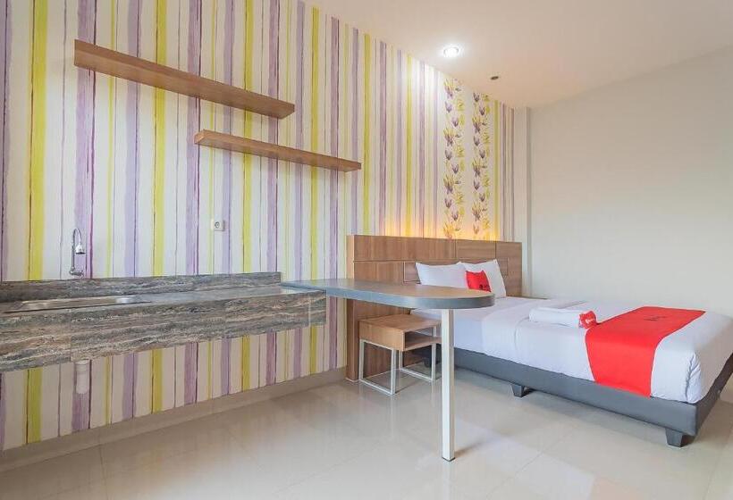 Номер Superior, Reddoorz Plus Near Taman Budaya Samarinda