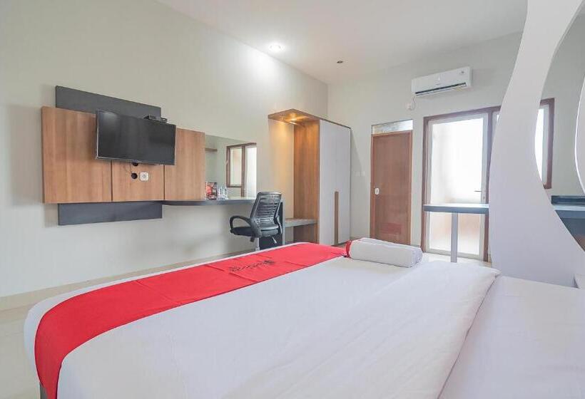 Номер Deluxe, Reddoorz Plus Near Taman Budaya Samarinda