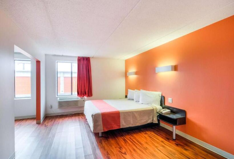 キングサイズベッドのスタンダードルーム, Motel 6 Lansing, Il  Chicago South