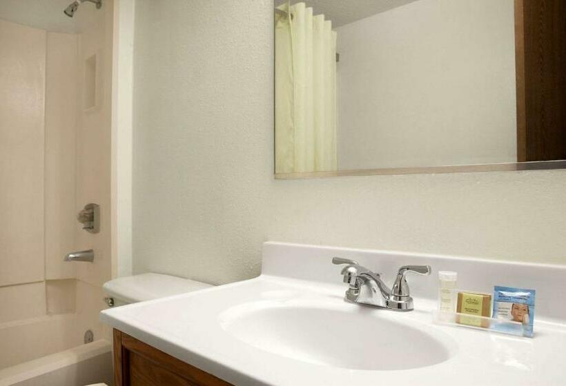 Номер Deluxe, Super 8 By Wyndham Council Bluffs Ia Omaha Ne Area