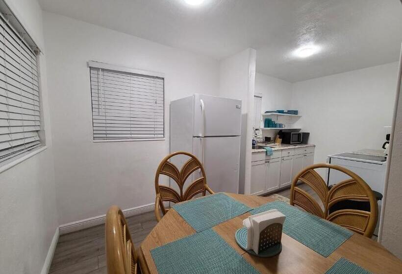 침실 2개 스위트, Sun Island Motel