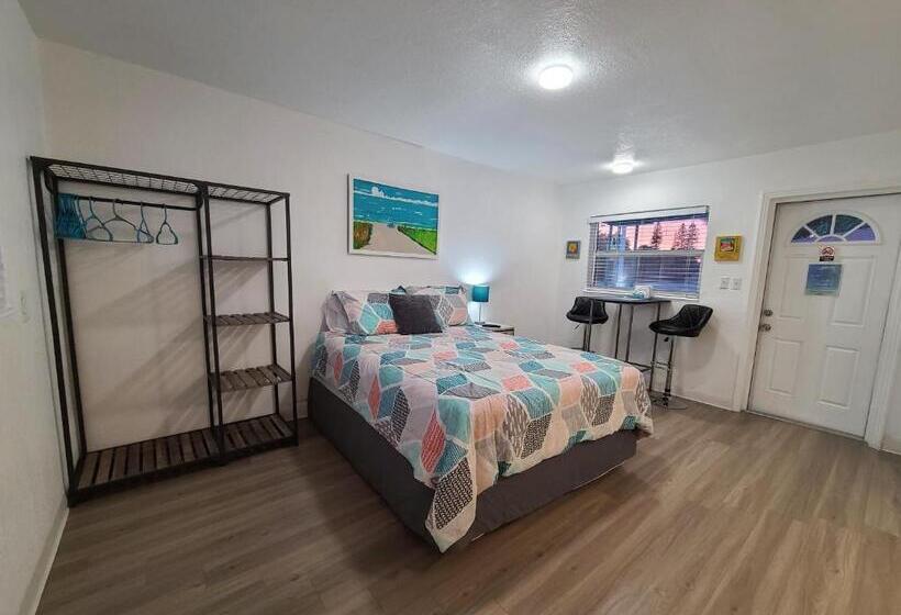 스탠다드 스튜디오, Sun Island Motel