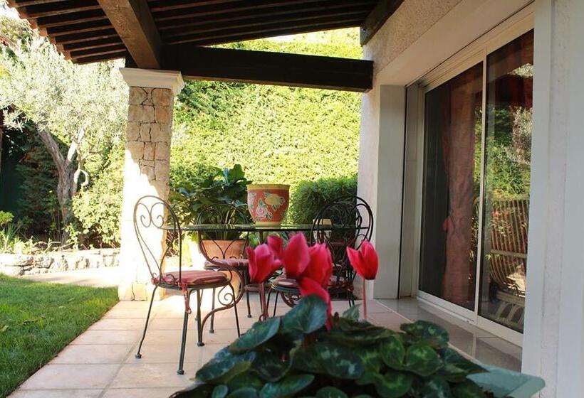 Люкс Deluxe Кровать Кинг, La Villa Topi