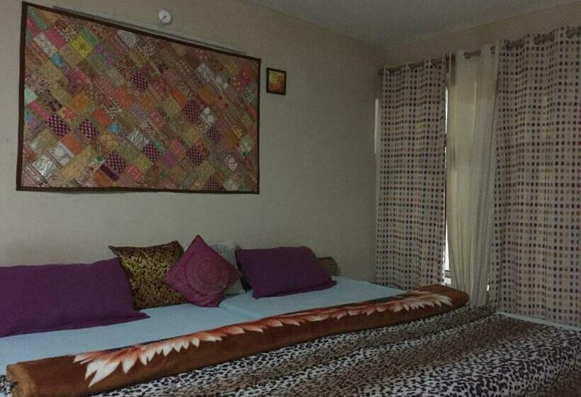 Номер Deluxe с Балконом, Himtrekstays,mcleodganj