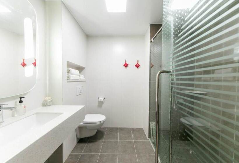 Номер Стандарт, Ibis Shanghai Hongqiao Transport Hub Qibao