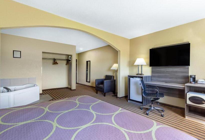 Люкс Deluxe Кровать Кинг, Super 8 By Wyndham Nixa/springfield Area