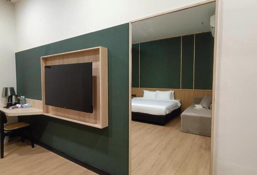 Полулюкс, Urban Inn Alor Setar