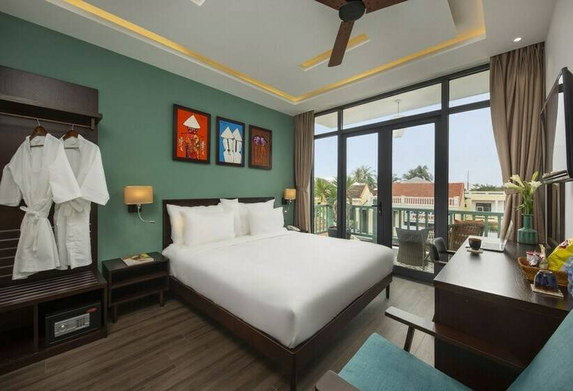 اتاق استاندارد با چشم‌انداز استخر, Villa Soleil Hoi An