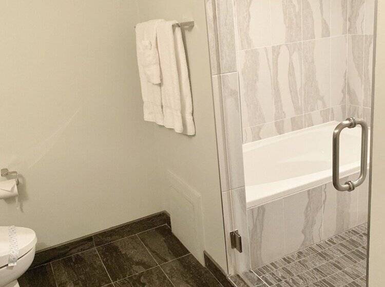 스위트, Redac Gateway Hotel Torrance