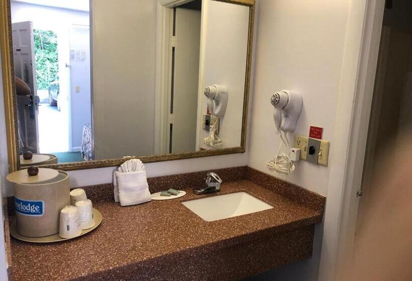 Стандартный Номер Кровать Кинг, Travelodge By Wyndham Cape Cod Area