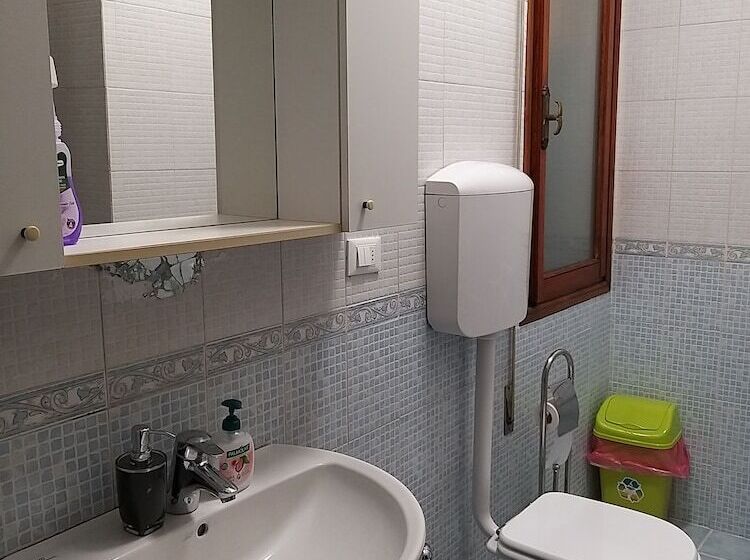 اتاق استاندارد یک تخته با سرویس بهداشتی مشترک, Venice Star House