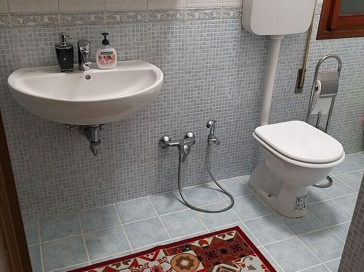 اتاق استاندارد با سرویس بهداشتی مشترک, Venice Star House