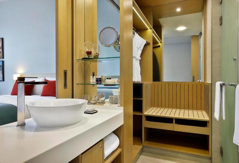 Номер Executive, Avani Ibn Battuta Dubai