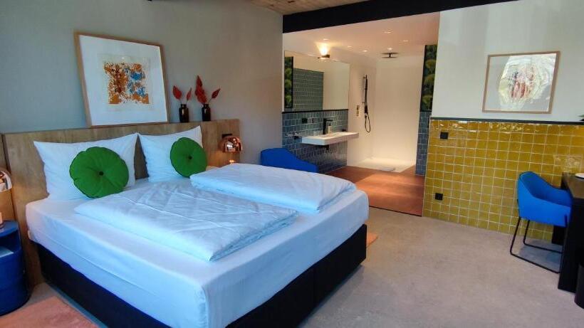 豪华房间, Koncept Hotel International