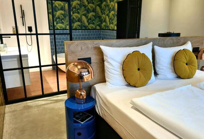 豪华房间, Koncept Hotel International