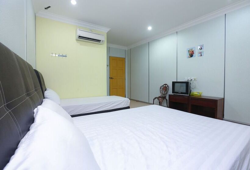 اتاق استاندارد سه نفره, Spot On 89857 Azra Inn Rumah Tumpangan