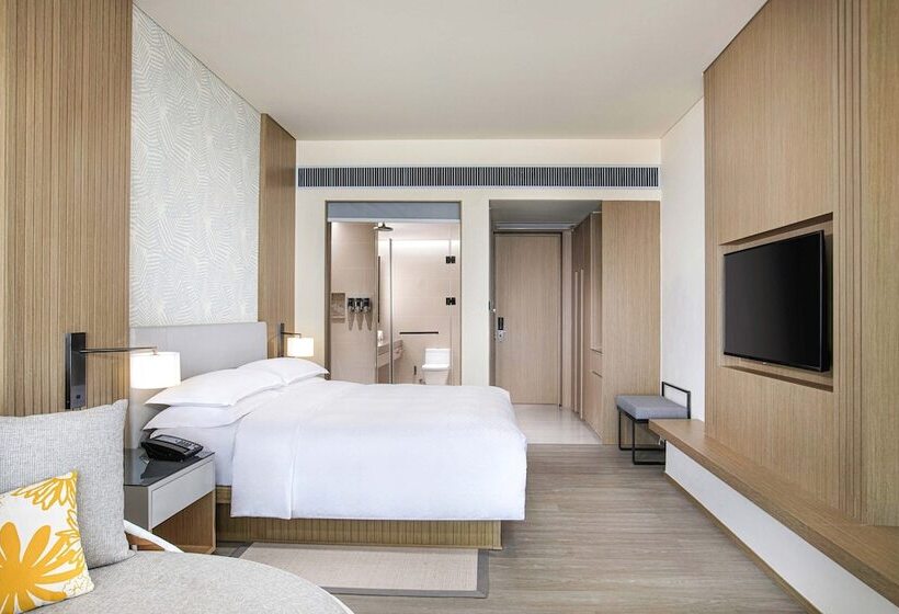 标准间带双人床, Four Points By Sheraton Wuchuan, Loong Bay