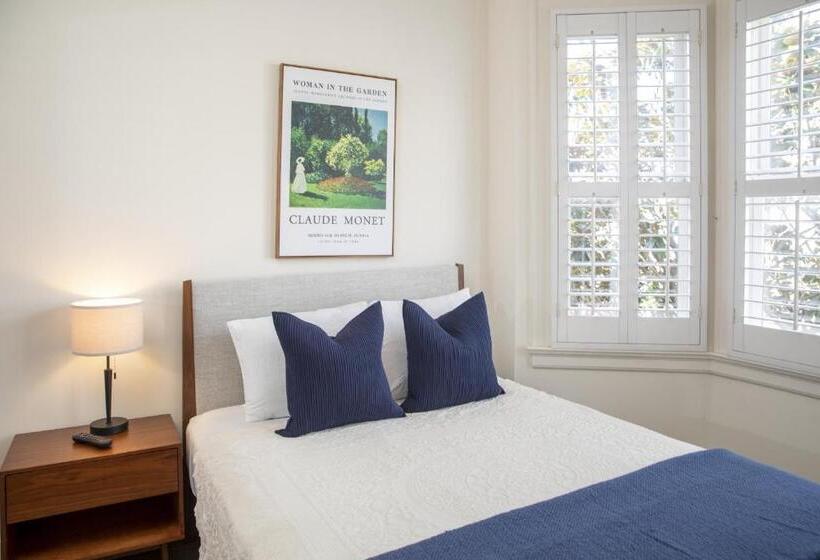 Economy Kamer, Washington Square Inn