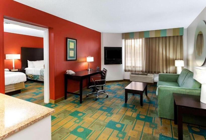 풀장 전망 디럭스 룸, La Quinta By Wyndham Milwaukee Bayshore Area