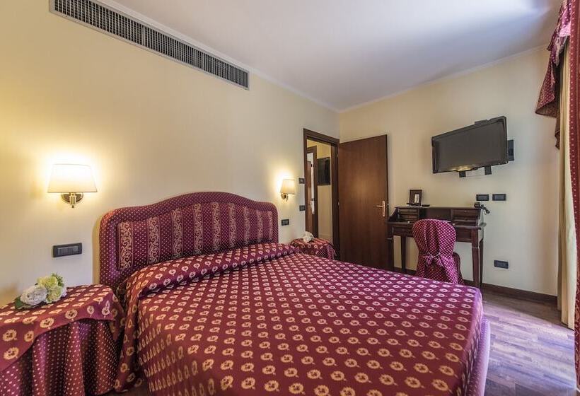 Полулюкс, Admiral Hotel Villa Erme