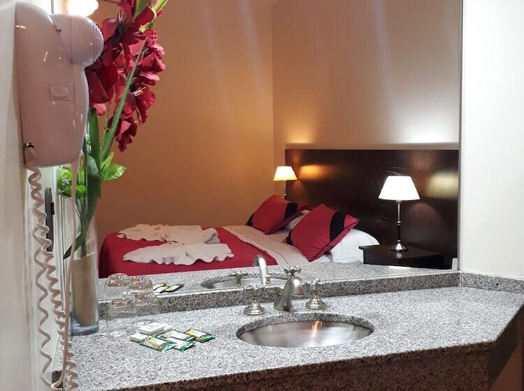 اتاق استاندارد سه نفره, Plaza Roma