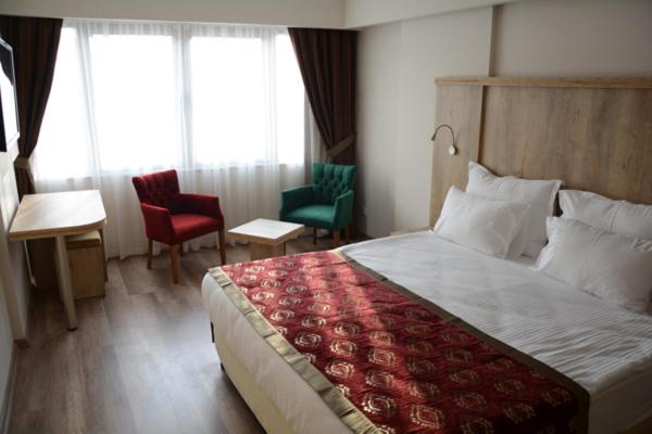 سوئیت با تخت بزرگ, Devrek Otel