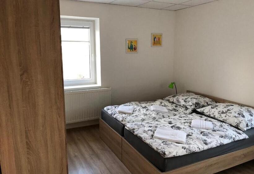 Номер Стандарт, Motel Red Oil