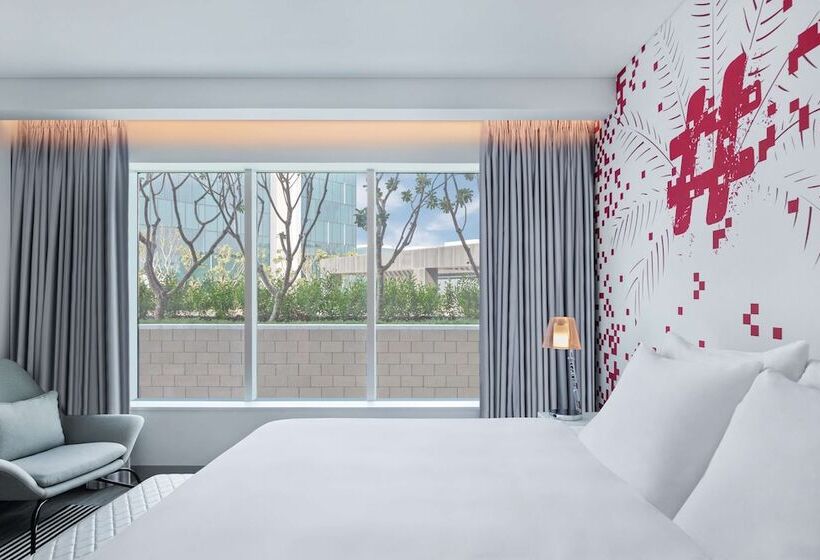 سوییت خانوادگی, Radisson Red Dubai Silicon Oasis