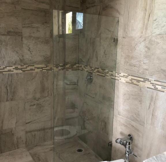غرفة قياسية سرير كينج, Cuxos Hotel Beachfront
