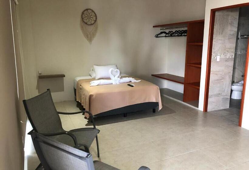 غرفة قياسية رباعية مطلة على البحر, Cuxos Hotel Beachfront
