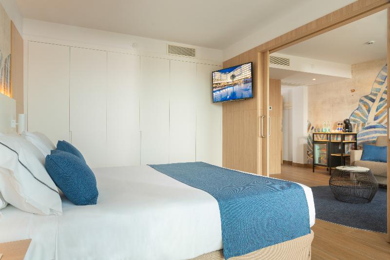 סוויטה נוף לבריכה, L'Azure Hotel 4* Sup