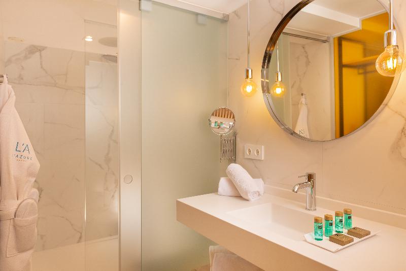 חדר סופריור לשלושה, L'Azure Hotel 4* Sup