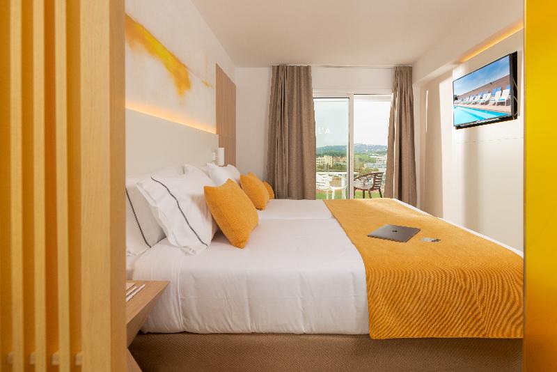 חדר סטנדרט לשלושה, L'Azure Hotel 4* Sup