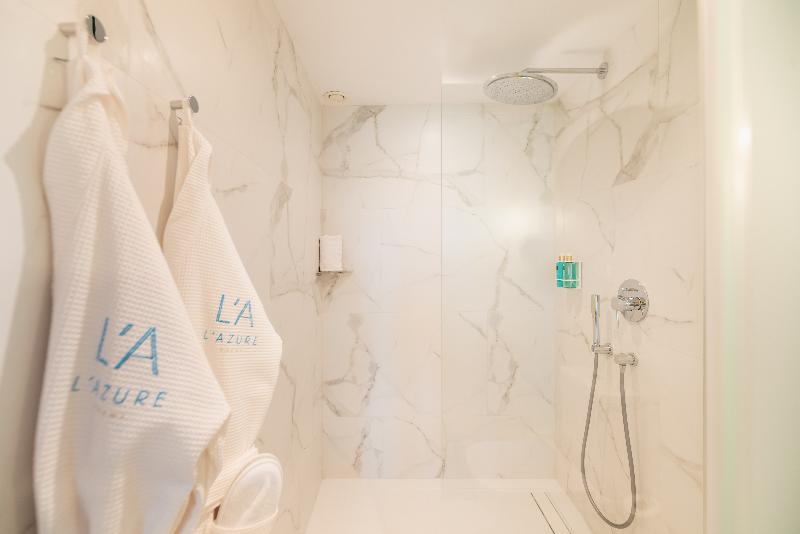 חדר סופריור נוף לבריכה, L'Azure Hotel 4* Sup