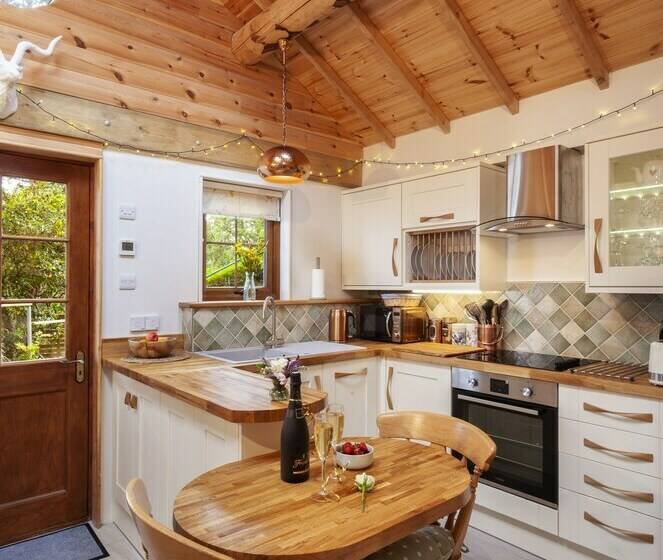Хижина Deluxe, Porthole Log Cabin