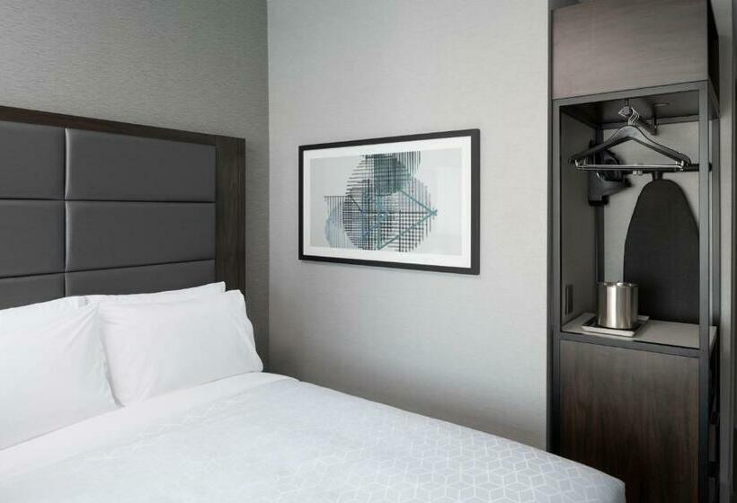 带大床的标准间, Holiday Inn Express   Boston Logan Airport   Revere, An Ihg