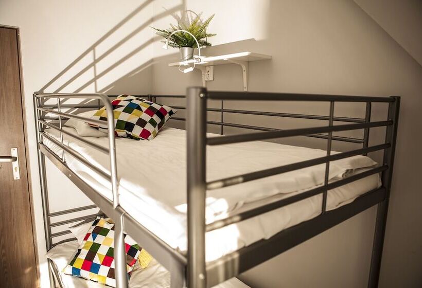 اتاق خانوادگی با سرویس بهداشتی مشترک, Bi Pi Hostel