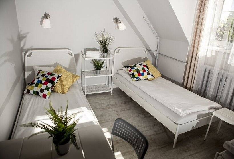 חדר סטנדרט לשלושה עם חדר אמבטיה משוף, Bi Pi Hostel