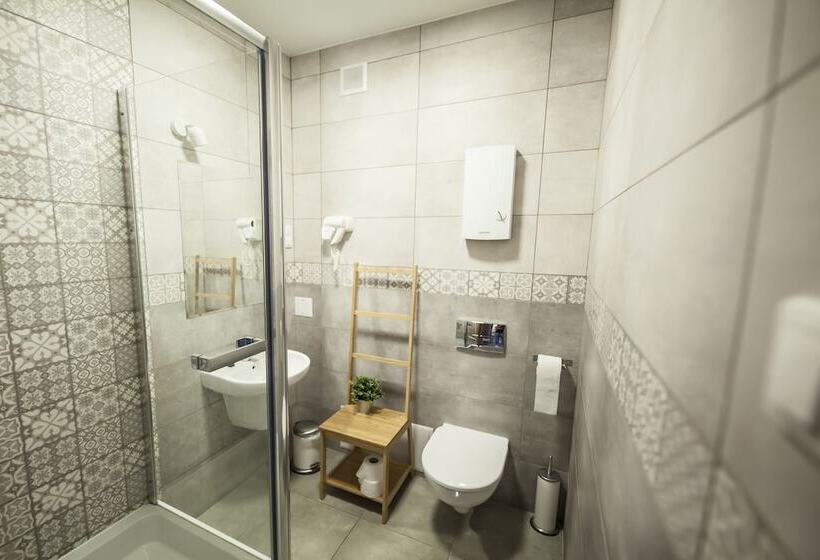 اتاق لوکس, Bi Pi Hostel