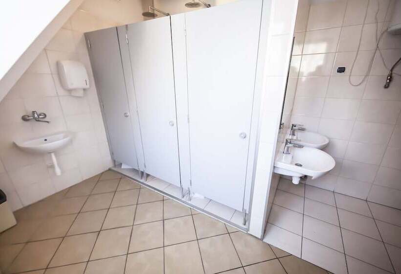 اتاق استاندارد یک تخته با سرویس بهداشتی مشترک, Bi Pi Hostel
