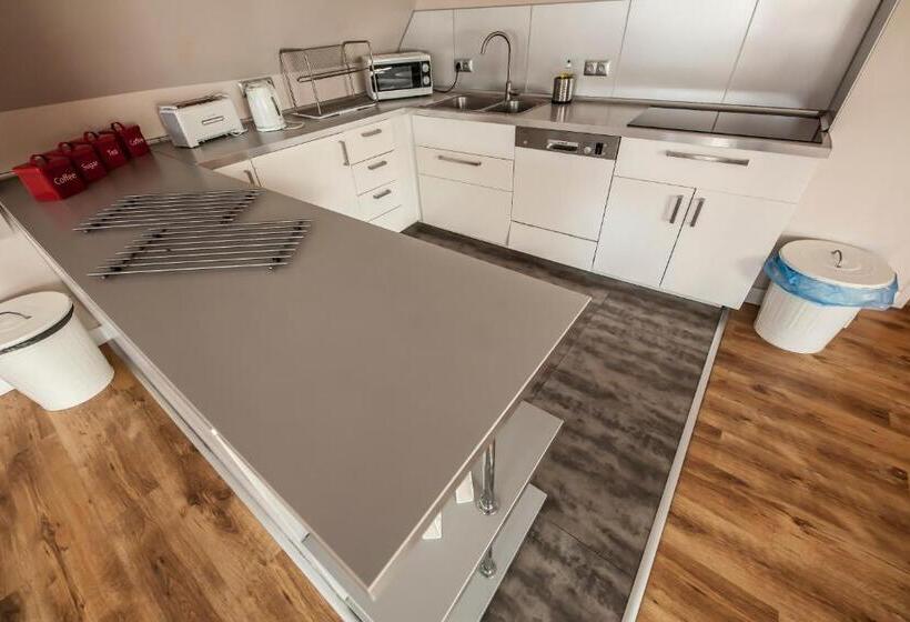 اتاق استاندارد یک تخته با سرویس بهداشتی مشترک, Bi Pi Hostel
